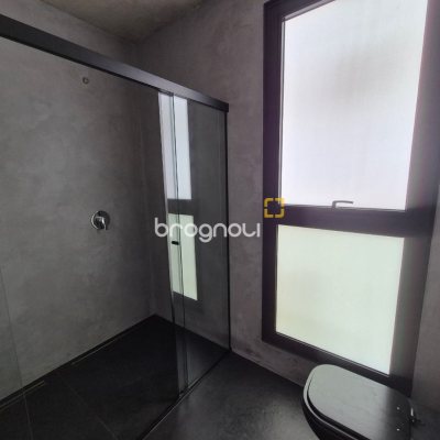 Casa de Condomínio com 317m², 4 quartos (sendo 4 suítes), 6 garagens, no bairro Rio Vermelho em Florianópolis