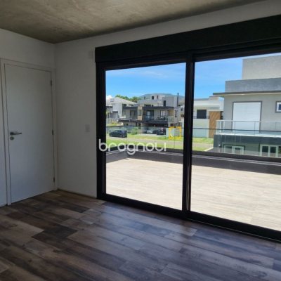 Casa de Condomínio com 317m², 4 quartos (sendo 4 suítes), 6 garagens, no bairro Rio Vermelho em Florianópolis