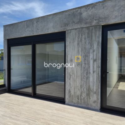 Casa de Condomínio com 317m², 4 quartos (sendo 4 suítes), 6 garagens, no bairro Rio Vermelho em Florianópolis