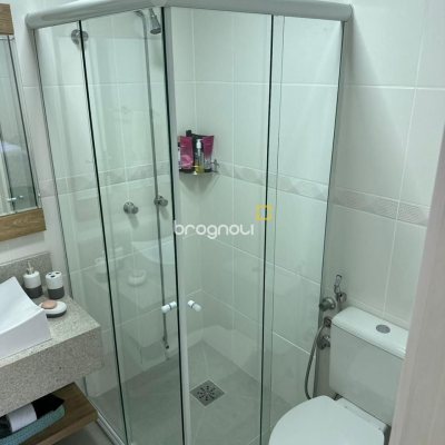 Apartamento com 76m², 3 quartos (sendo 1 suíte), 1 garagem, no bairro Cachoeira do Bom Jesus em Florianópolis