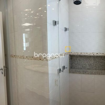 Apartamento com 90m², 3 quartos (sendo 2 suítes), 1 garagem, no bairro Jurerê Internacional em Florianópolis