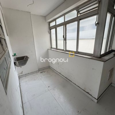 Apartamento com 157m², 4 quartos (sendo 1 suíte), 2 garagens, no bairro Agronômica em Florianópolis