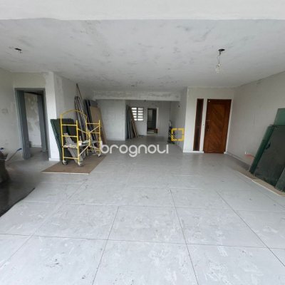 Apartamento com 157m², 4 quartos (sendo 1 suíte), 2 garagens, no bairro Agronômica em Florianópolis