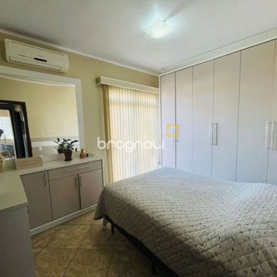 Casa com 70m², 3 quartos (sendo 1 suíte), 1 garagem, no bairro Forquilhas em São José