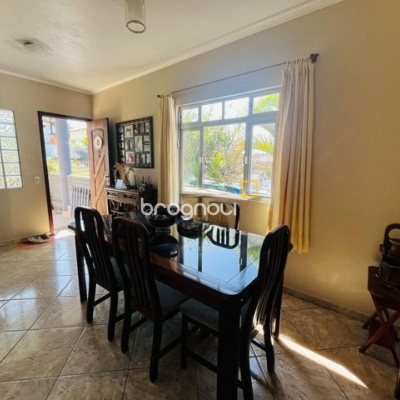 Casa com 70m², 3 quartos (sendo 1 suíte), 1 garagem, no bairro Forquilhas em São José