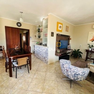 Casa com 70m², 3 quartos (sendo 1 suíte), 1 garagem, no bairro Forquilhas em São José