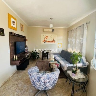 Casa com 70m², 3 quartos (sendo 1 suíte), 1 garagem, no bairro Forquilhas em São José