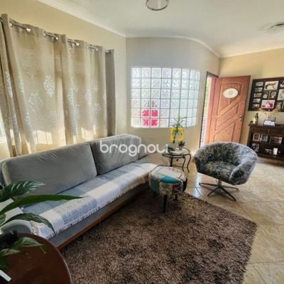 Casa com 70m², 3 quartos (sendo 1 suíte), 1 garagem, no bairro Forquilhas em São José
