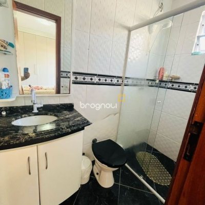 Casa com 70m², 3 quartos (sendo 1 suíte), 1 garagem, no bairro Forquilhas em São José