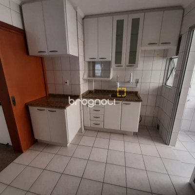 Apartamento com 96m², 3 quartos (sendo 1 suíte), 1 garagem, no bairro Estreito em Florianópolis