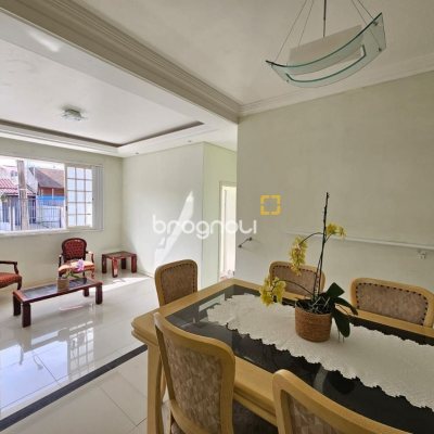Casa com 249m², 4 quartos (sendo 1 suíte), 4 garagens, no bairro Itaguaçu em Florianópolis
