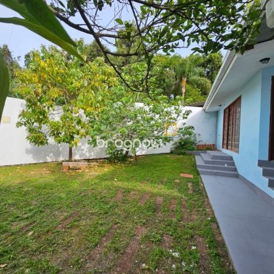 Casa com 249m², 4 quartos (sendo 1 suíte), 4 garagens, no bairro Itaguaçu em Florianópolis