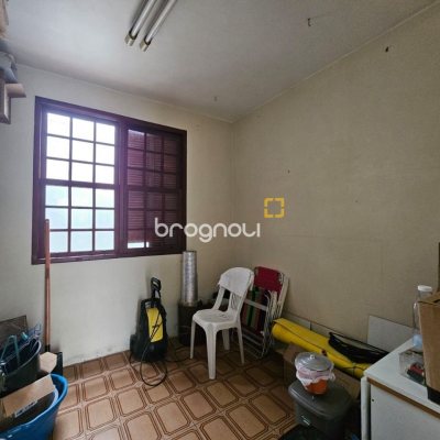 Casa com 249m², 4 quartos (sendo 1 suíte), 4 garagens, no bairro Itaguaçu em Florianópolis