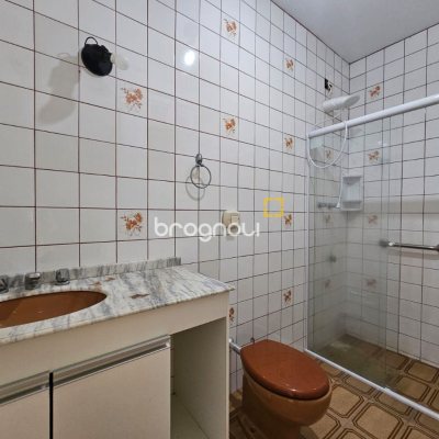 Casa com 249m², 4 quartos (sendo 1 suíte), 4 garagens, no bairro Itaguaçu em Florianópolis