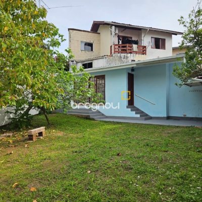 Casa com 249m², 4 quartos (sendo 1 suíte), 4 garagens, no bairro Itaguaçu em Florianópolis