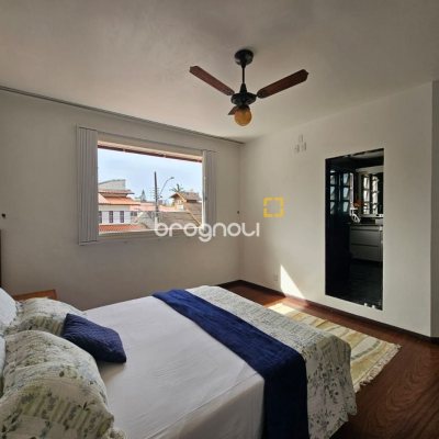 Casa com 249m², 4 quartos (sendo 1 suíte), 4 garagens, no bairro Itaguaçu em Florianópolis