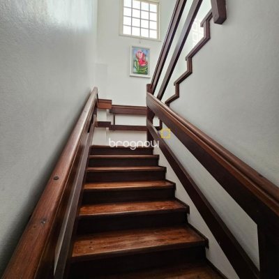 Casa com 249m², 4 quartos (sendo 1 suíte), 4 garagens, no bairro Itaguaçu em Florianópolis