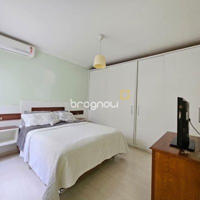 Casa com 249m², 4 quartos (sendo 1 suíte), 4 garagens, no bairro Itaguaçu em Florianópolis