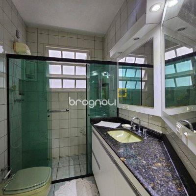 Casa com 249m², 4 quartos (sendo 1 suíte), 4 garagens, no bairro Itaguaçu em Florianópolis