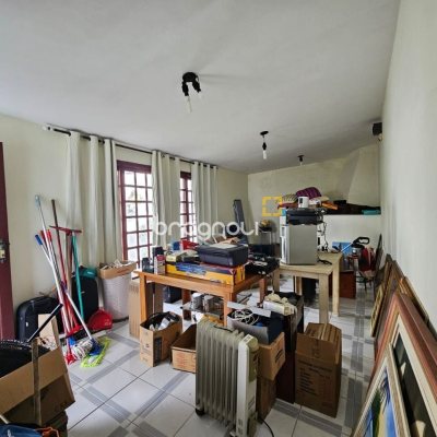 Casa com 249m², 4 quartos (sendo 1 suíte), 4 garagens, no bairro Itaguaçu em Florianópolis