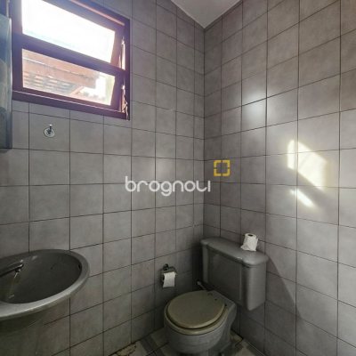 Casa com 249m², 4 quartos (sendo 1 suíte), 4 garagens, no bairro Itaguaçu em Florianópolis