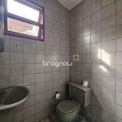 Casa com 249m², 4 quartos (sendo 1 suíte), 4 garagens, no bairro Itaguaçu em Florianópolis