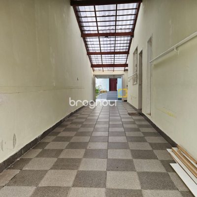 Casa com 249m², 4 quartos (sendo 1 suíte), 4 garagens, no bairro Itaguaçu em Florianópolis