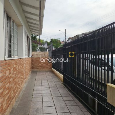 Casa com 249m², 4 quartos (sendo 1 suíte), 4 garagens, no bairro Itaguaçu em Florianópolis