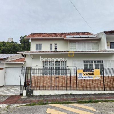 Casa com 249m², 4 quartos (sendo 1 suíte), 4 garagens, no bairro Itaguaçu em Florianópolis