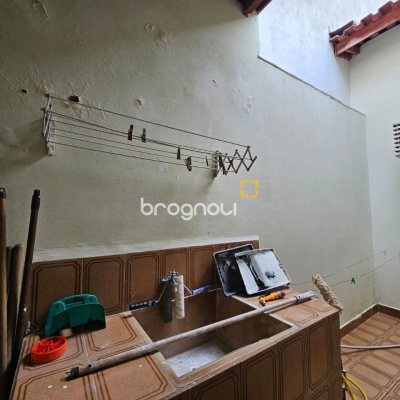 Casa com 249m², 4 quartos (sendo 1 suíte), 4 garagens, no bairro Itaguaçu em Florianópolis