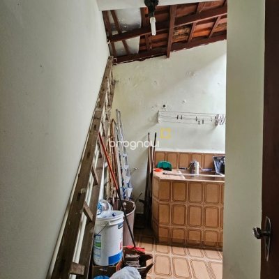 Casa com 249m², 4 quartos (sendo 1 suíte), 4 garagens, no bairro Itaguaçu em Florianópolis