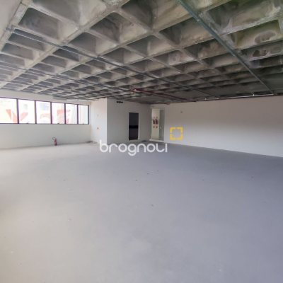 Sala com 156m², 3 garagens, no bairro João Paulo em Florianópolis