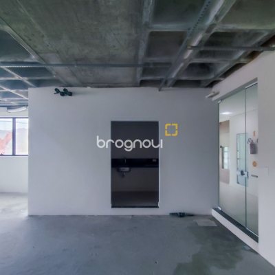 Sala com 156m², 3 garagens, no bairro João Paulo em Florianópolis
