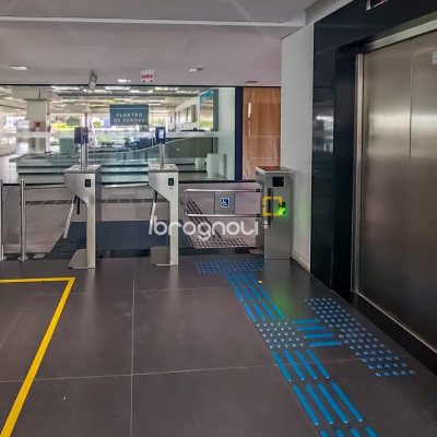 Sala com 156m², 3 garagens, no bairro João Paulo em Florianópolis