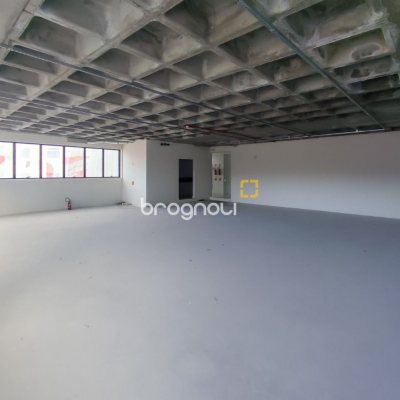 Sala com 156m², 3 garagens, no bairro João Paulo em Florianópolis