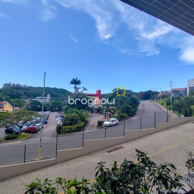 Sala com 156m², 3 garagens, no bairro João Paulo em Florianópolis