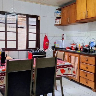 Casa com 53m², 2 quartos, 1 garagem, no bairro Vargem do Bom Jesus em Florianópolis