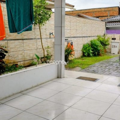 Casa com 53m², 2 quartos, 1 garagem, no bairro Vargem do Bom Jesus em Florianópolis
