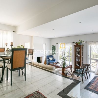 Casa de Condomínio com 300m², 5 quartos (sendo 2 suítes), 4 garagens, no bairro Lagoa da Conceição em Florianópolis