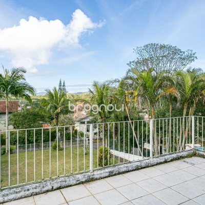 Casa de Condomínio com 300m², 5 quartos (sendo 2 suítes), 4 garagens, no bairro Lagoa da Conceição em Florianópolis
