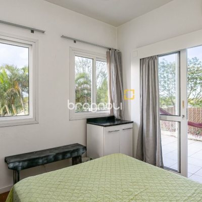 Casa de Condomínio com 300m², 5 quartos (sendo 2 suítes), 4 garagens, no bairro Lagoa da Conceição em Florianópolis