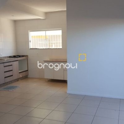 Casa com 102m², 2 quartos (sendo 2 suítes), 2 garagens, no bairro Campeche em Florianópolis