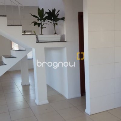 Casa com 102m², 2 quartos (sendo 2 suítes), 2 garagens, no bairro Campeche em Florianópolis