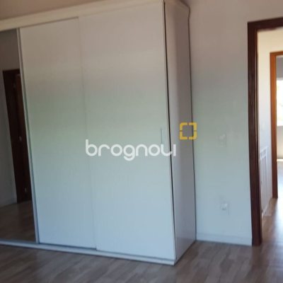 Casa com 102m², 2 quartos (sendo 2 suítes), 2 garagens, no bairro Campeche em Florianópolis