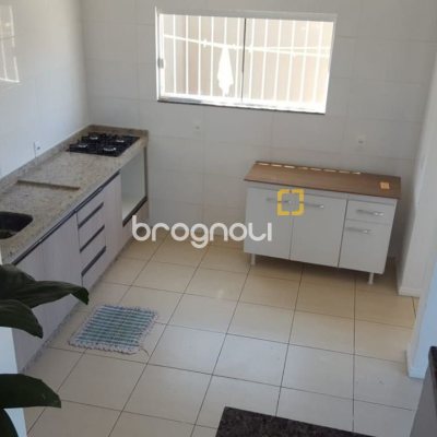 Casa com 102m², 2 quartos (sendo 2 suítes), 2 garagens, no bairro Campeche em Florianópolis
