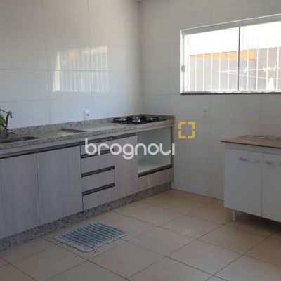 Casa com 102m², 2 quartos (sendo 2 suítes), 2 garagens, no bairro Campeche em Florianópolis