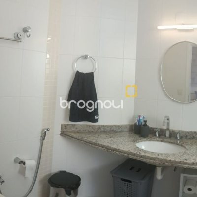 Apartamento com 108m², 4 quartos (sendo 1 suíte), 2 garagens, no bairro Beira Mar Norte em Florianópolis