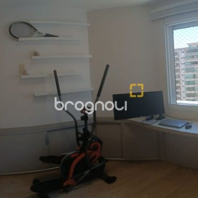 Apartamento com 108m², 4 quartos (sendo 1 suíte), 2 garagens, no bairro Beira Mar Norte em Florianópolis