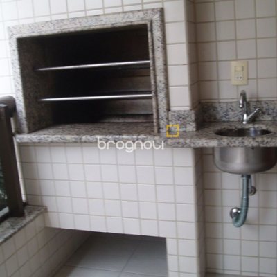 Apartamento com 110m², 3 quartos (sendo 1 suíte), 2 garagens, no bairro Centro em Florianópolis