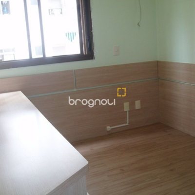 Apartamento com 110m², 3 quartos (sendo 1 suíte), 2 garagens, no bairro Centro em Florianópolis
